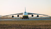 Товарният гигант Ан-124 "Руслан" кацна в София ВИДЕО