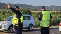 Кримка без книжка даде газ вместо да спре на полицията