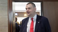 Свалиха охраната от НСО на лидера на ДПС-НН Делян Пеевски