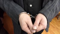 Задържаха мъж във Варна за издаване на фалшиви медицински документи за работа с храни