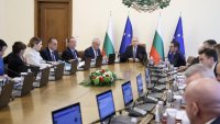 Кабинетът: Няма да режем социалните придобивки в Бюджет 2027