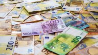 Финансов анализатор: Започнете поетапно да обръщате парите в евро