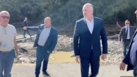 Желязков посети пострадалото ваканционно селище Елените