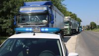 Заради жегите ограничават движението на камиони в осем области