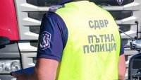 18-годишен даде газ на полицията, заряза колата и се укри
