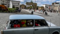 Осмиван като една от “най-лошите коли”, “Трабант” е символ на бивша ГДР вече 35 години