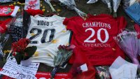 Ливърпул вади №20 от употреба в памет на Жота