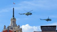 В кадър: Водосвет, 20 салюта, войска по паветата и дебютът на F-16