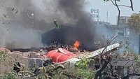 Малък самолет се разби на италианска магистрала и уби двама души