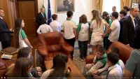 Деца в президентството: Бяхме в кабинета и говорихме с президента