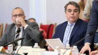 Знак към бюджета на Гълъб Донев: Асен Василев заложи на вратовръзка с&hellip; пера СНИМКИ