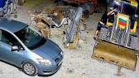 Маскиран подпали автомобил и земеделска техника за 200 000 лева