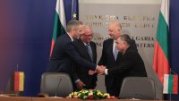 Историческа сделка: България и "Райнметал" подписаха договора за завода за барут и боеприпаси