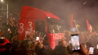 Това е символ за Европа: Радост по улиците на Белград след поражението на Вучич (СНИМКИ)
