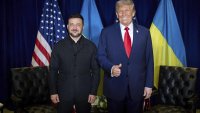 Тръмп крещял и псувал по Зеленски в Белия дом, хвърлял карти на Украйна