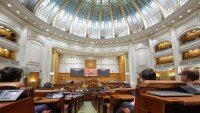 С рекордно мнозинство: Парламентът на Румъния свали правителството