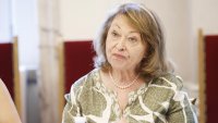 Христова: Дебатът за МРЗ се движи между крайни позиции