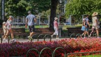 До 36 градуса днес, но с бури и градушки на запад