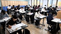Южна Корея забранява мобилните телефони в класните стаи