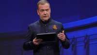 Медведев циничен пред ученици, описа българите и поляците като "тълпа" 