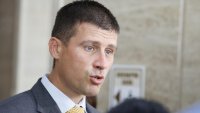 Трус във "Величие": Михайлов се разграничи от свои депутати