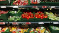 Гърция натиска цените надолу: храните поевтиняха с 2,3% за месец