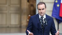 Френският премиер планира нов данък за хора с доходи над 250 000 евро годишно