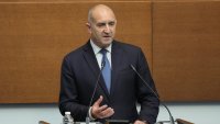 Първи парламентарен контрол за Радев