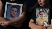 62 балона, с имената на загиналите в дискотеката в Кочани, полетяха във въздуха