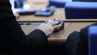 След часове на обсъждане: Религията влиза в учебната програма на първо четене