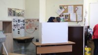 Продължават проблемите с машинното гласуване в Бургас, Троян, Поморие