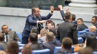 "Възраждане" окупираха трибуната на НС, Ганев и Божанков си налетяха на бой ВИДЕО и СНИМКИ