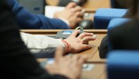 Парламентът прие купуването на минни ловци втора ръка и оскъпените "Страйкър"-и