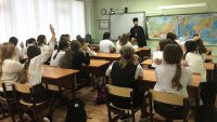 Руската църква е в класните стаи, свещеници преподават "уроци по целомъдрие"