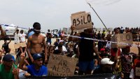 Мигранти в Сеута протестират с искане за убежище в Испания