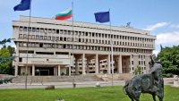МВнР евакуира двама български граждани от Иран