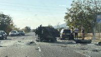 Жена загина при сблъсък между лек и товарен автомобил край Луковит