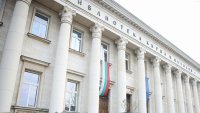 Библиотекари с ирония: Има опасност заплатите ни да скочат с 1%