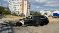 Палят две коли на мъж в Благоевград, оставят заплашителна бележка