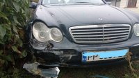  Момче на 14 години се блъсна с колата на баща си в ограда на къща 