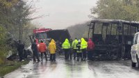 Пътниците от горящия автобус са настанени в кризисен център (СНИМКИ)