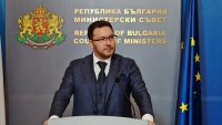 Митов: Водолази проверяват всички отнесени коли, в тях хора няма