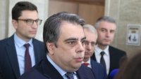 Асен Василев за проектобюджета: Бръкнали са в джоба на хората