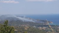Голям горски пожар бушува в района на Кавала