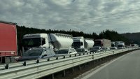 Огромно задръстване по пътя за Гърция, тапата е още от Симитли ВИДЕО