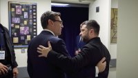 След дизеловата сделка: Тръмп обърна гръб на Зеленски, но Бърнам го прегърна