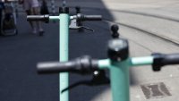 Момиче пострада при падане от тротинетка в София
