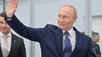 Докато Тръмп лети за Аляска, Путин се разхожда из Магадан ВИДЕО