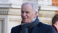 Почина майсторът на бестселърите лорд Джефри Арчър