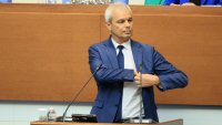 Костадинов отправи критики към кабинета заради ремонта на Паметника Шипка 